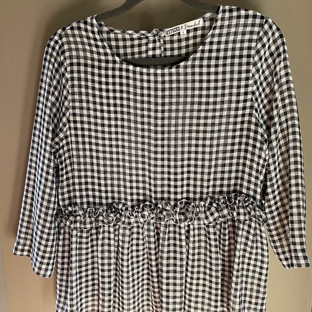 Black and white checked, light weight, 3/4 sleeve top